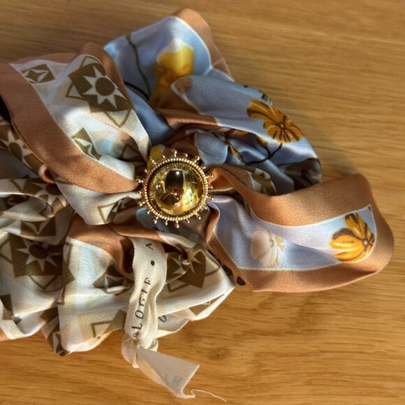 ANTHROPOLOGIE Charmed Hair Scarf Scrunchie, Blue/Yellow/Tan Floral Print - Picture 3 of 9